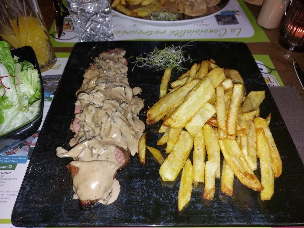 Magret de Canard Aux Trompettes de la Mort Accompagné de Frites Maison